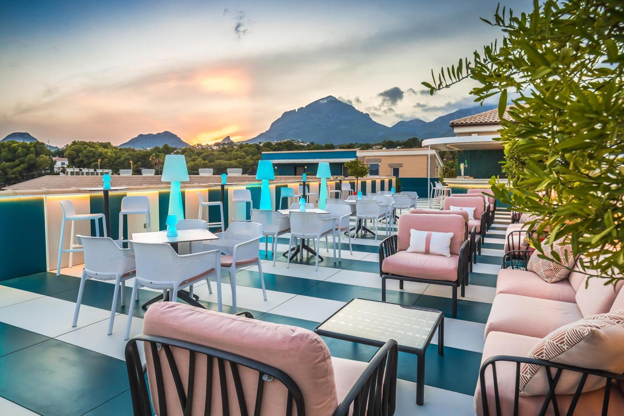 Hotel Barceló La Nucía Palms Exterior foto The hotel's rooftop bar